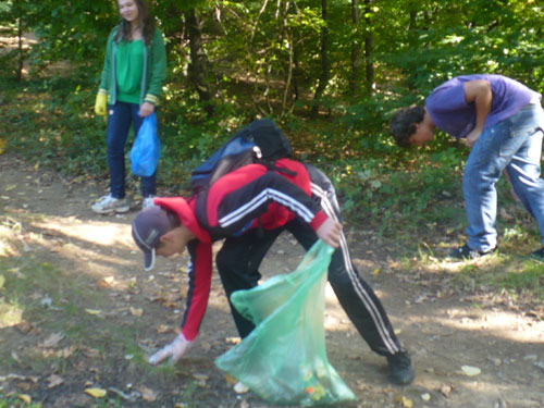 Foto ecologizare elevi Ivasiuc (c) eMM.ro